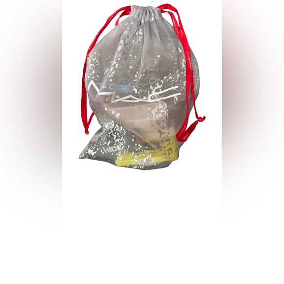 NIB HIDE full coverage concealer & Bundle of 6 other beauty items in MAC bag - Picture 7 of 7